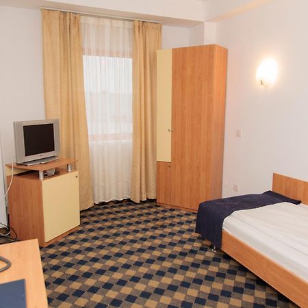 Plus Hotel Craiova Zimmer foto