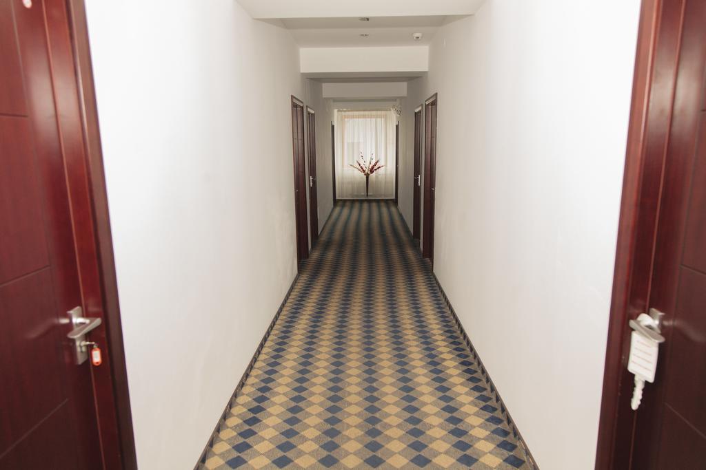 Plus Hotel Craiova Exterior foto